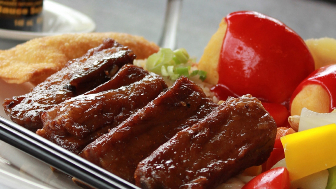 saucy ribs on a tray